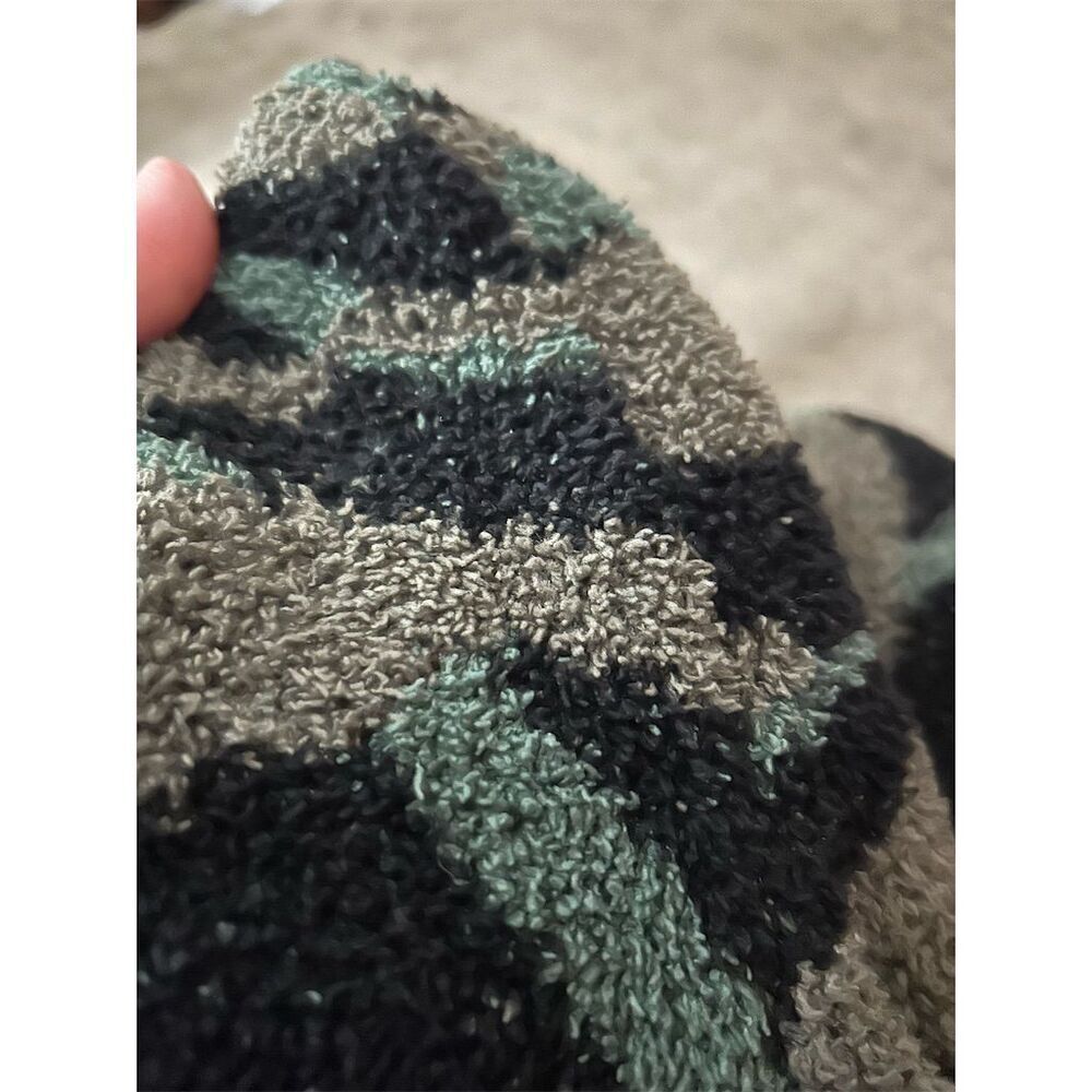 Barefoot Dreams Women's XS Green Camo CozyChic Pullover Sweater - Picture 8 of 10